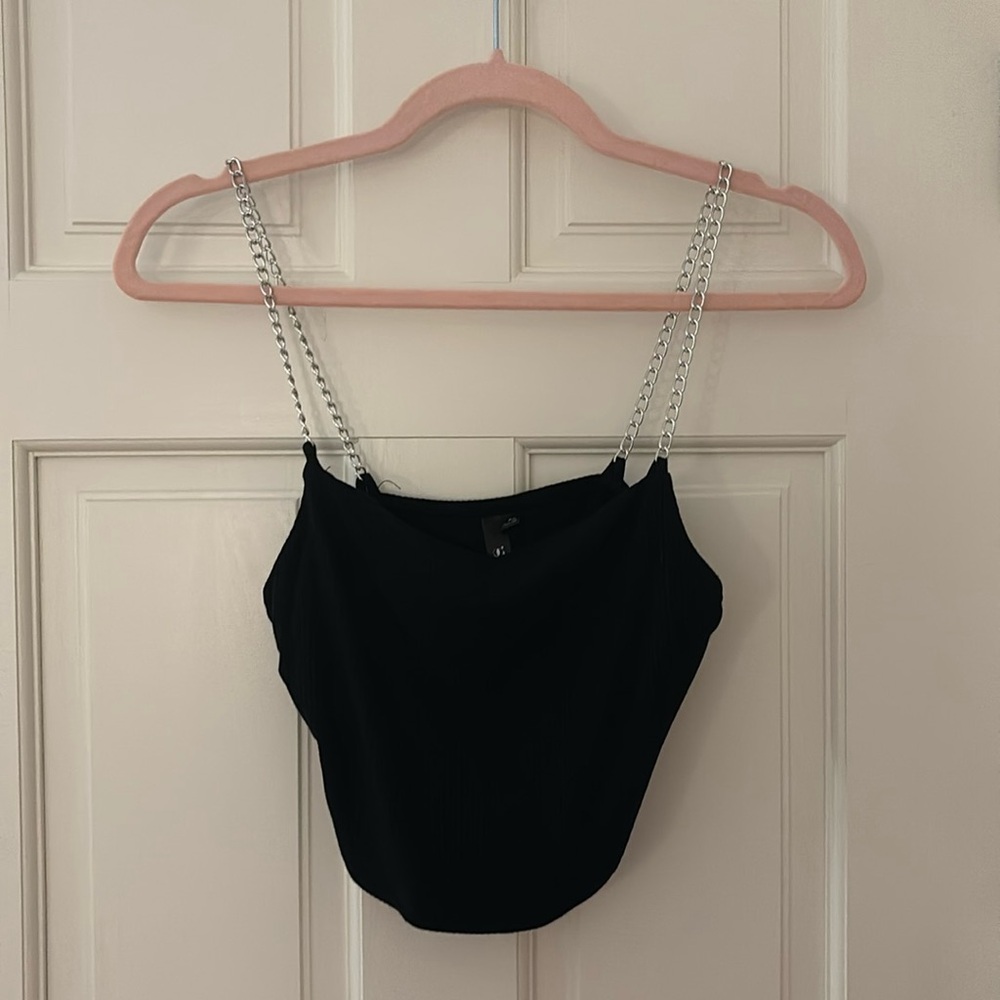 Black tank top crop